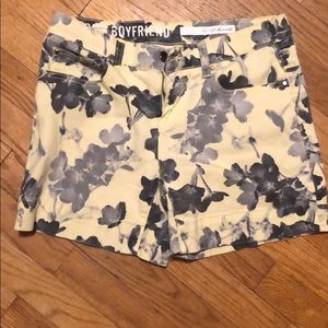 💡DKNY CITY BOYFRIEND JEAN SHORTS💡